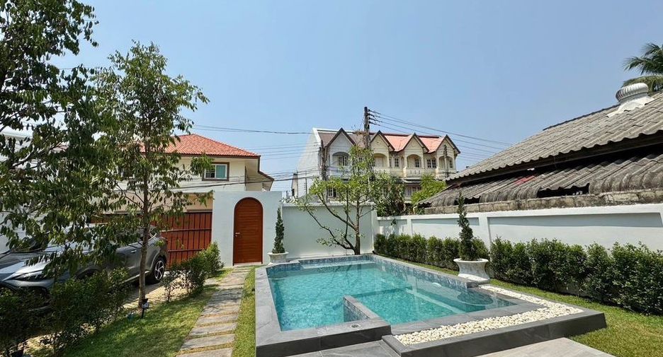 For sale 5 bedrooms villa in Mueang Chiang Mai, Chiang Mai