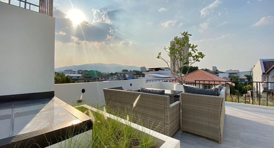 For sale 5 bedrooms villa in Mueang Chiang Mai, Chiang Mai