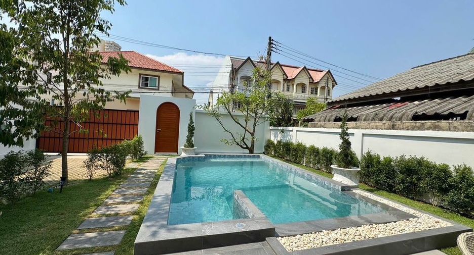 For sale 5 bedrooms villa in Mueang Chiang Mai, Chiang Mai