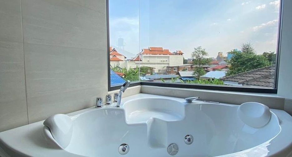 For sale 5 bedrooms villa in Mueang Chiang Mai, Chiang Mai