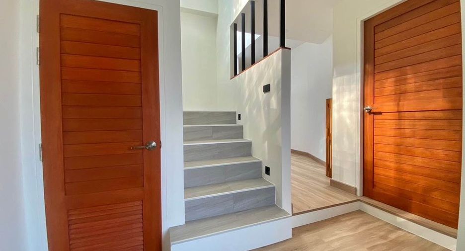For sale 5 bedrooms villa in Mueang Chiang Mai, Chiang Mai