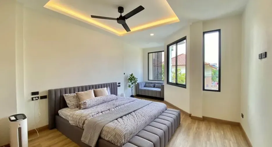 For sale 5 bedrooms villa in Mueang Chiang Mai, Chiang Mai
