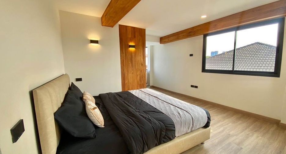 For sale 5 bedrooms villa in Mueang Chiang Mai, Chiang Mai
