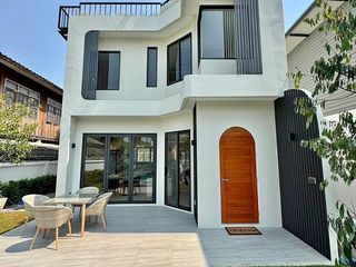 For sale 5 bedrooms villa in Mueang Chiang Mai, Chiang Mai