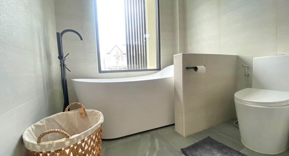 For sale 5 bedrooms villa in Mueang Chiang Mai, Chiang Mai