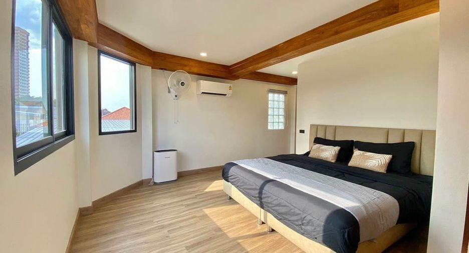 For sale 5 bedrooms villa in Mueang Chiang Mai, Chiang Mai