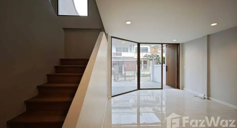 Reihenhaus zum Kauf mit 3 Zimmer in Lat Phrao, Bangkok