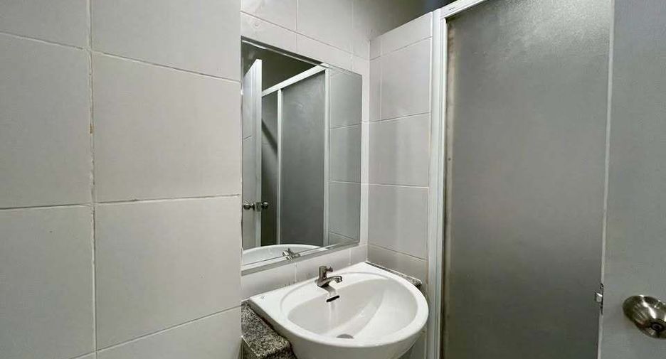 For sale 1 bed condo in Mueang Samut Prakan, Samut Prakan