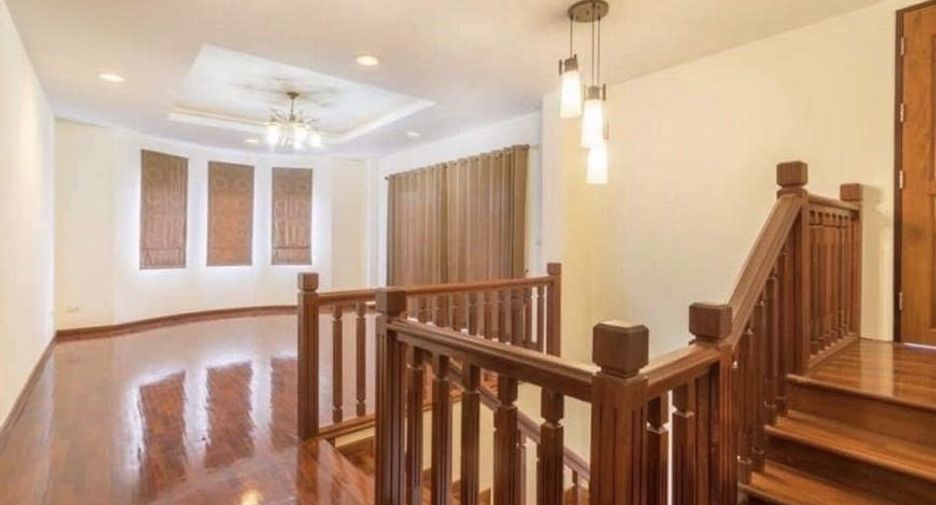 For rent 5 bedrooms house in Mueang Chiang Mai, Chiang Mai