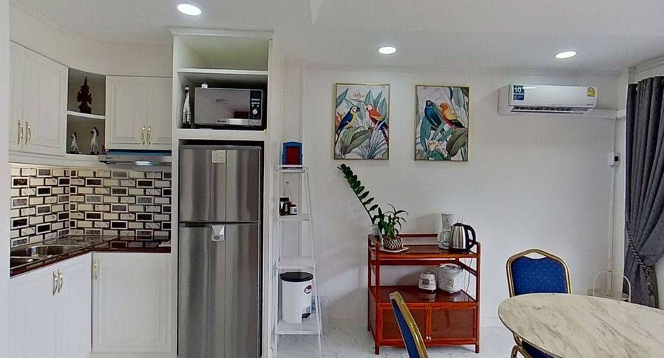 Casa adosada en venta y en alquiler de 4 habitaciones en Bang Lamung, Chonburi