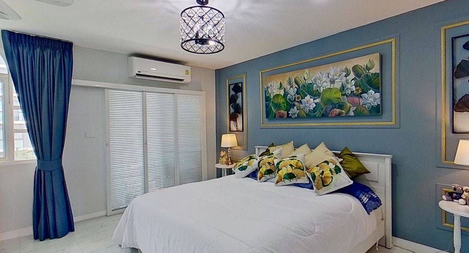 Casa adosada en venta y en alquiler de 4 habitaciones en Bang Lamung, Chonburi