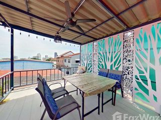 Casa adosada en venta y en alquiler de 4 habitaciones en Bang Lamung, Chonburi