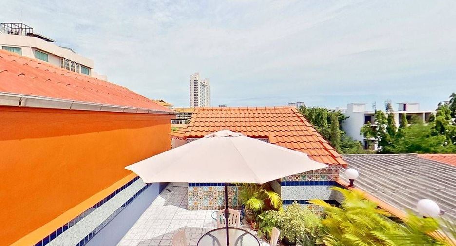 Casa adosada en venta y en alquiler de 4 habitaciones en Bang Lamung, Chonburi