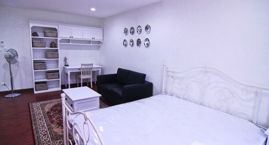 For sale and for rent 4 bedrooms townhouse in Phra Khanong, Bangkok