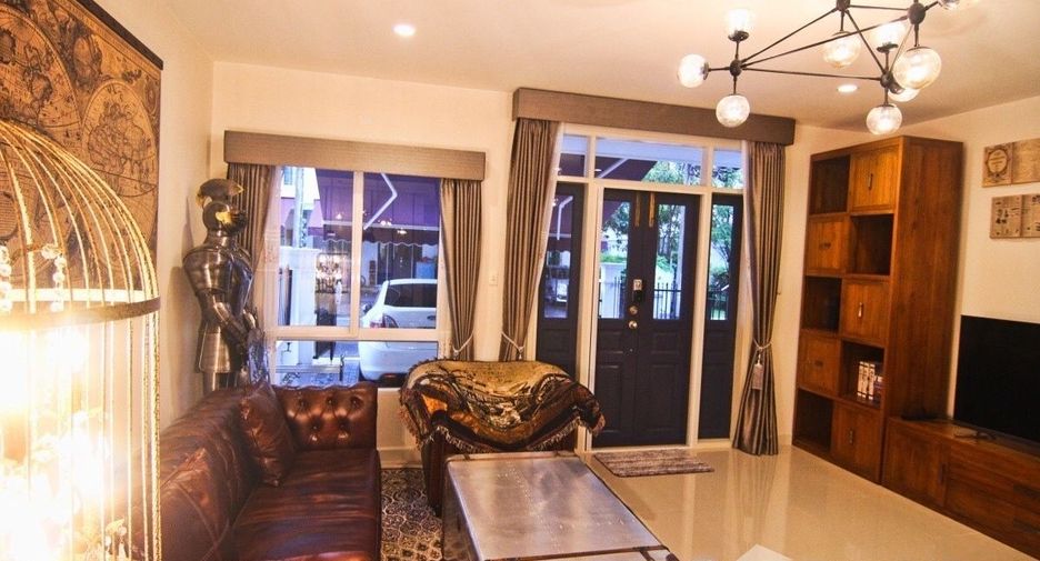 For sale and for rent 4 bedrooms townhouse in Phra Khanong, Bangkok