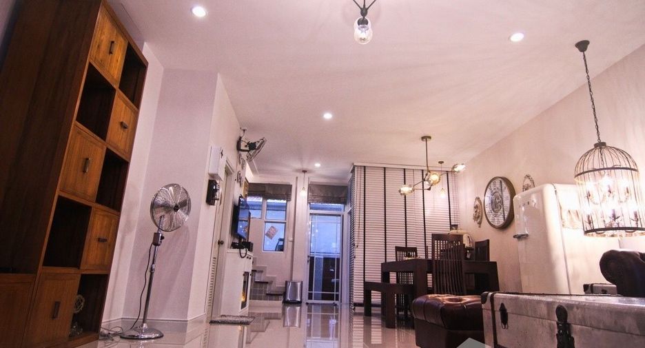 For sale and for rent 4 bedrooms townhouse in Phra Khanong, Bangkok