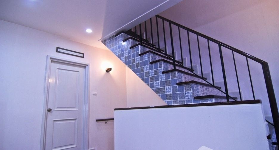 For sale and for rent 4 bedrooms townhouse in Phra Khanong, Bangkok