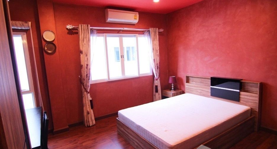 For sale and for rent 4 bedrooms townhouse in Phra Khanong, Bangkok