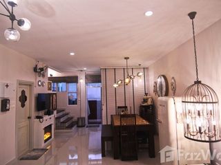 出售 和 出租 4 卧室 联排别墅 在 Phra Khanong, 曼谷