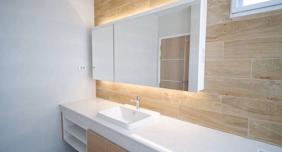 For sale and for rent 4 bedrooms house in San Kamphaeng, Chiang Mai
