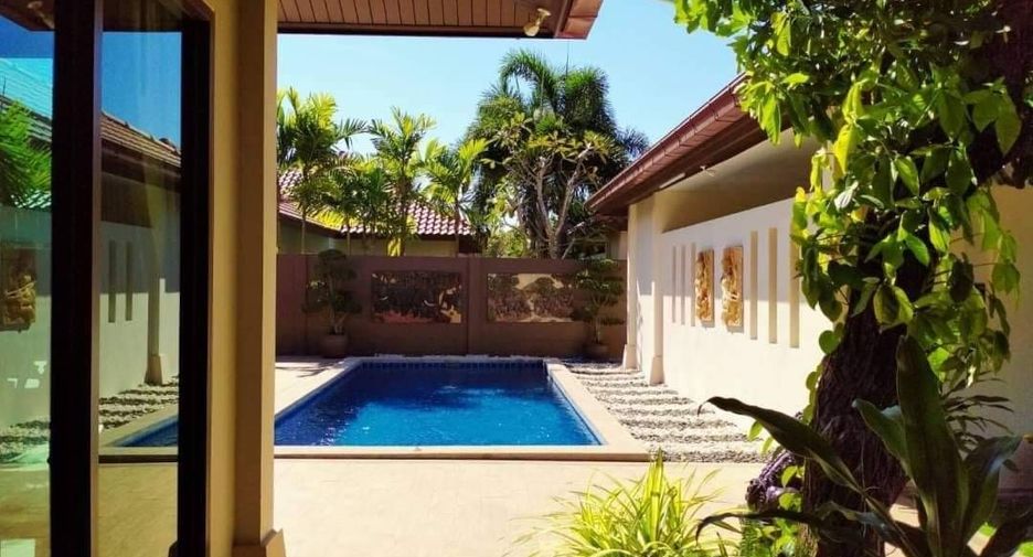 Villa en alquiler de 3 habitaciones en Huay Yai, Pattaya