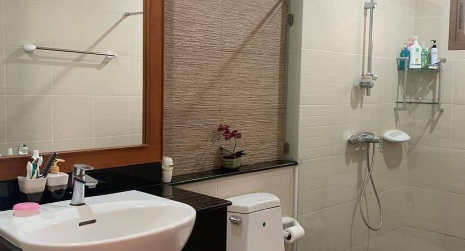 Villa en alquiler de 3 habitaciones en Bang Lamung, Chonburi