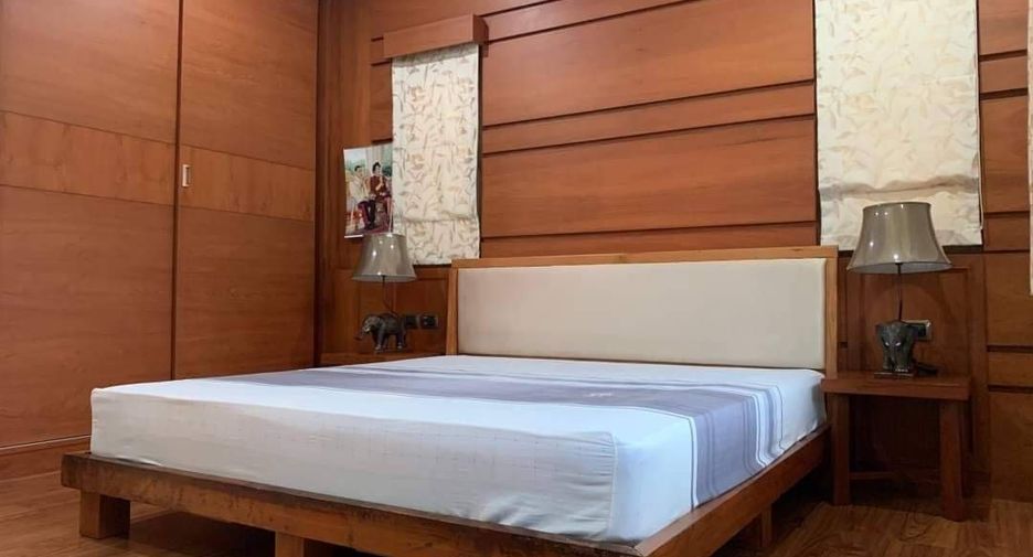 Villa en alquiler de 3 habitaciones en Bang Lamung, Chonburi