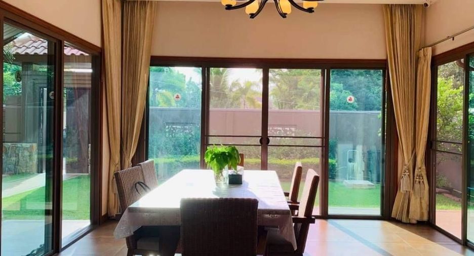 Villa en alquiler de 3 habitaciones en Bang Lamung, Chonburi