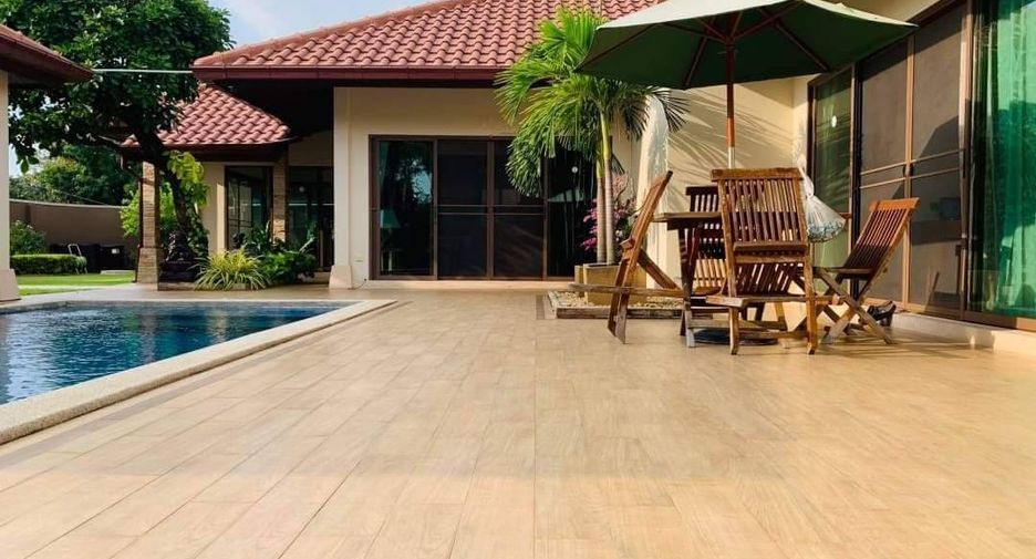 Villa en alquiler de 3 habitaciones en Bang Lamung, Chonburi