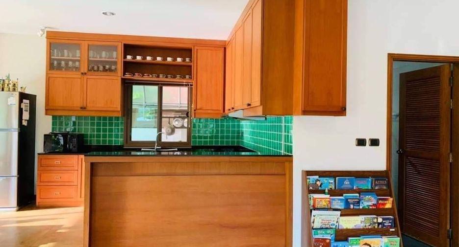 Villa en alquiler de 3 habitaciones en Bang Lamung, Chonburi