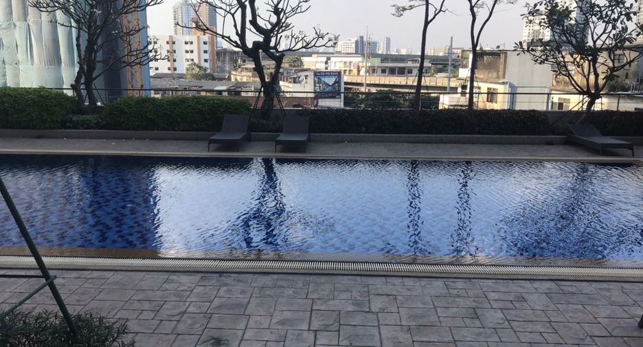 For sale 2 bedrooms condo in Khlong Toei, Bangkok