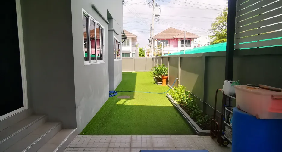 Haus zum Kauf mit 5 Zimmer in Bang Khae, Bangkok