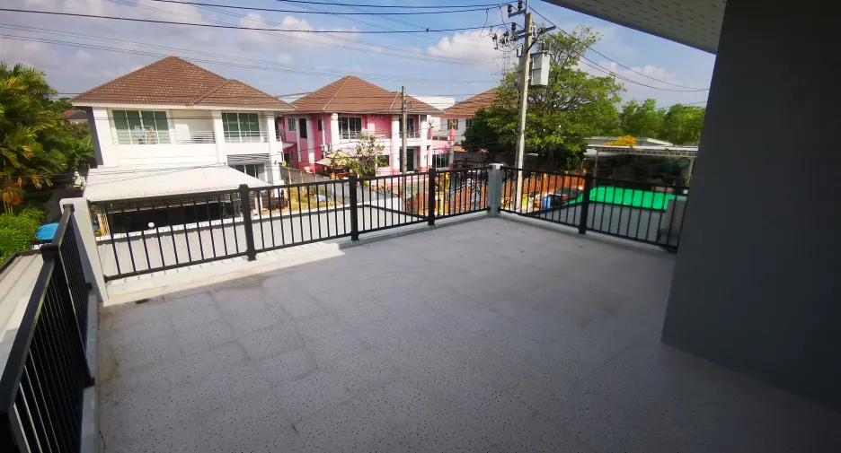 Haus zum Kauf mit 5 Zimmer in Bang Khae, Bangkok
