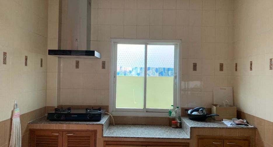 For rent 3 bedrooms villa in Saraphi, Chiang Mai