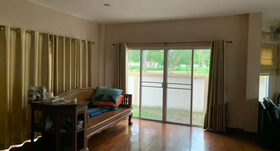 For rent 3 bedrooms villa in Saraphi, Chiang Mai