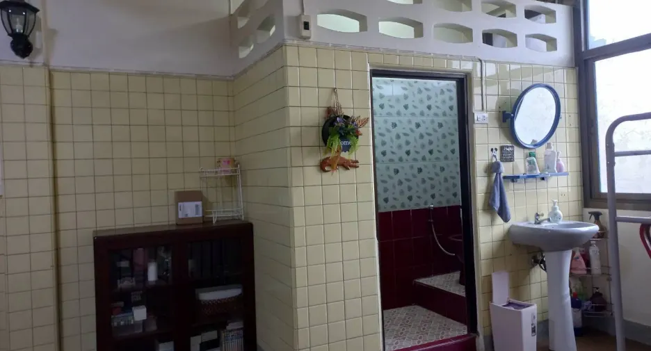 For sale and for rent 3 bedrooms retail Space in Samphanthawong, Bangkok