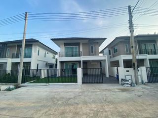 À louer 3 chambres maison à Bang Lamung, Chonburi