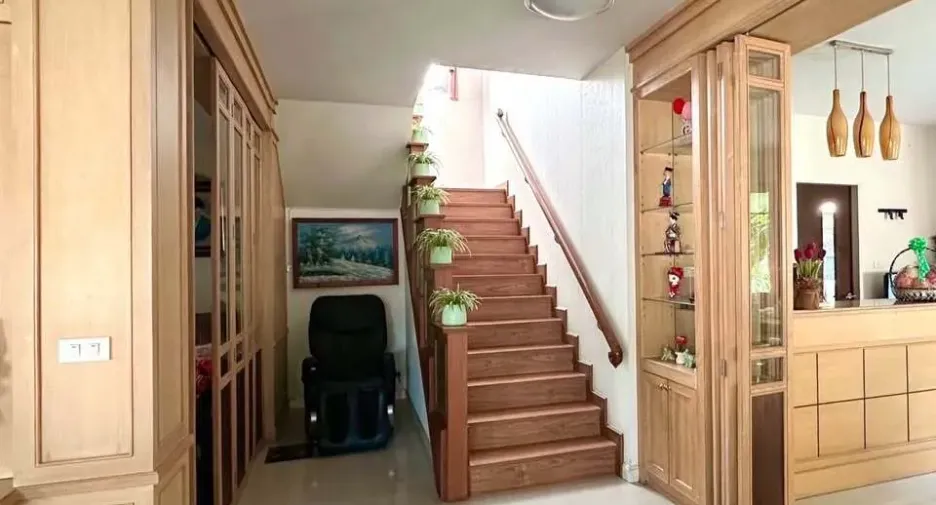 For sale and for rent 5 bedrooms house in Mueang Chiang Mai, Chiang Mai
