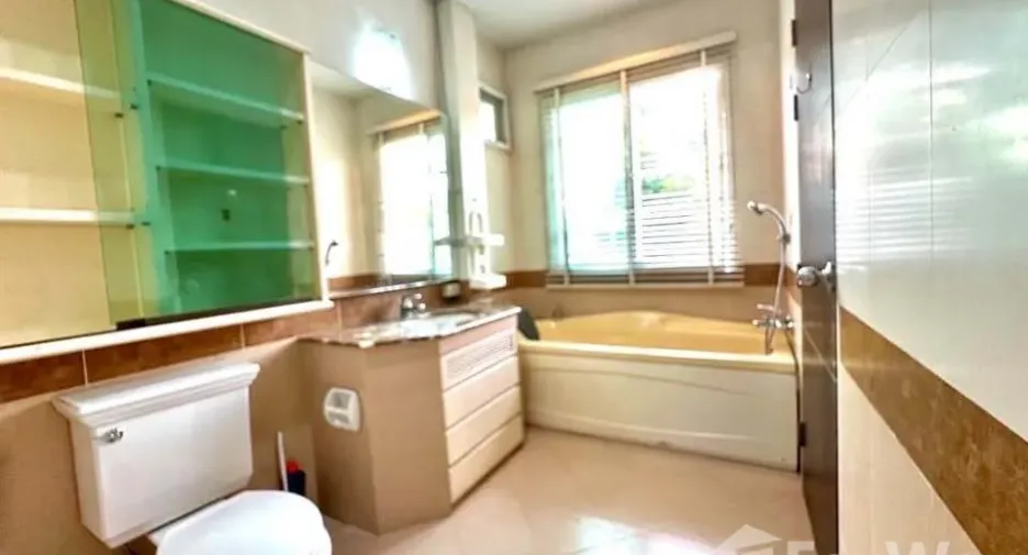 For sale and for rent 5 bedrooms house in Mueang Chiang Mai, Chiang Mai