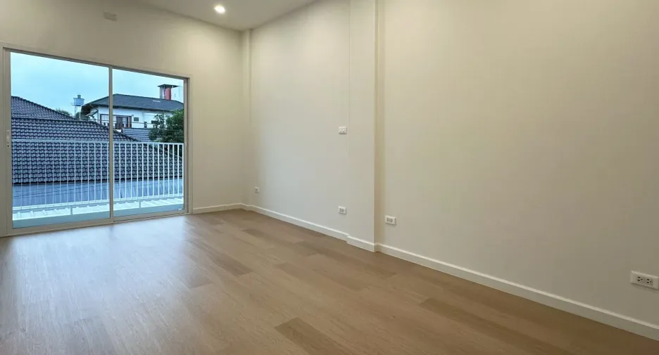 Reihenhaus zum Kauf mit 4 Zimmer in Mueang Chiang Mai, Chiang Mai