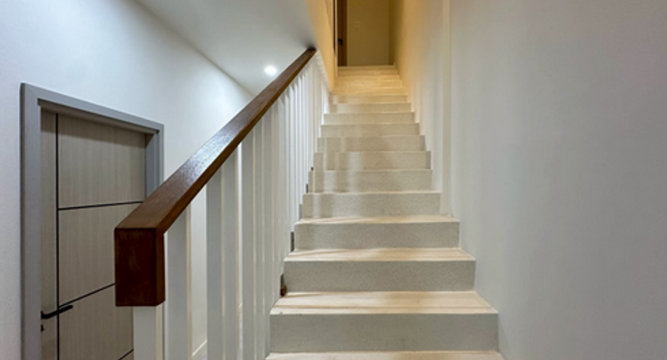For sale 4 bedrooms townhouse in Mueang Chiang Mai, Chiang Mai