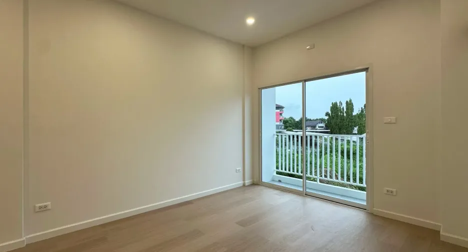 Reihenhaus zum Kauf mit 4 Zimmer in Mueang Chiang Mai, Chiang Mai