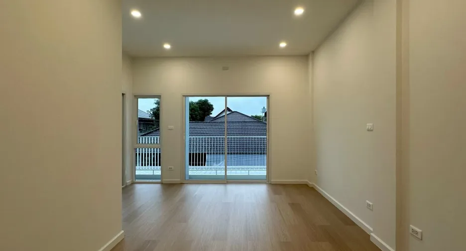Reihenhaus zum Kauf mit 4 Zimmer in Mueang Chiang Mai, Chiang Mai