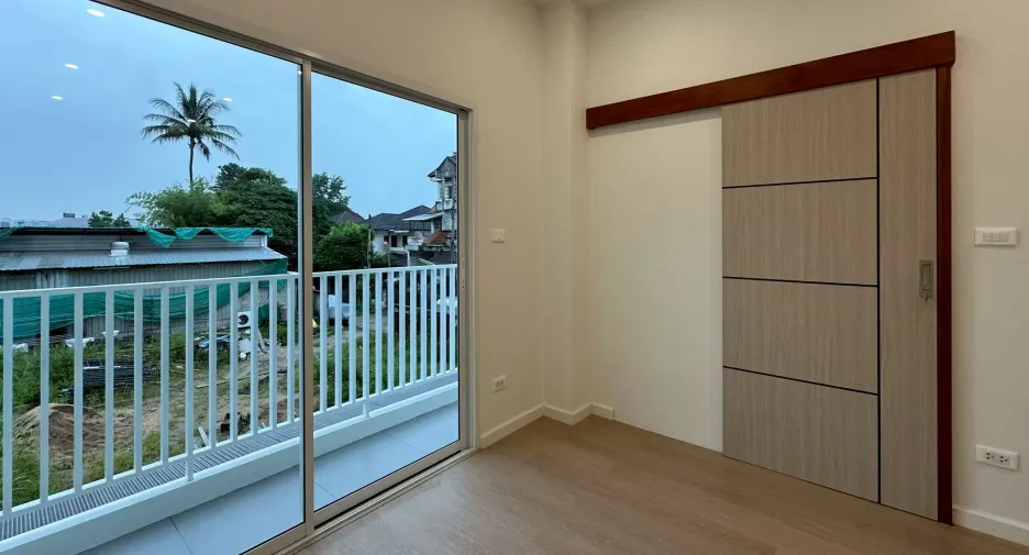 Reihenhaus zum Kauf mit 4 Zimmer in Mueang Chiang Mai, Chiang Mai
