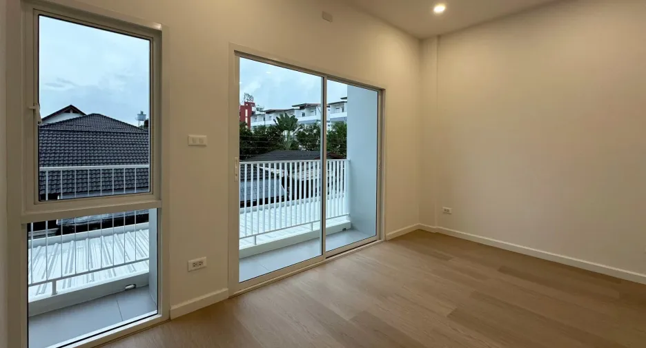 Reihenhaus zum Kauf mit 4 Zimmer in Mueang Chiang Mai, Chiang Mai