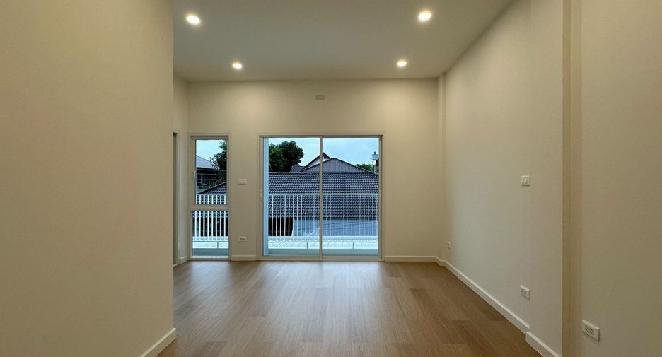 For sale 4 bedrooms townhouse in Mueang Chiang Mai, Chiang Mai