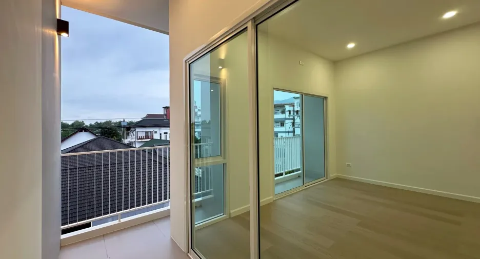 Reihenhaus zum Kauf mit 4 Zimmer in Mueang Chiang Mai, Chiang Mai