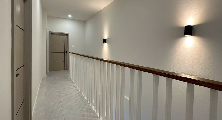 For sale 4 bedrooms townhouse in Mueang Chiang Mai, Chiang Mai