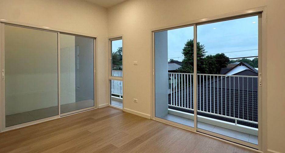 For sale 4 bedrooms townhouse in Mueang Chiang Mai, Chiang Mai