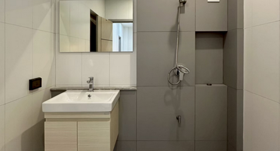 For sale 4 bedrooms townhouse in Mueang Chiang Mai, Chiang Mai